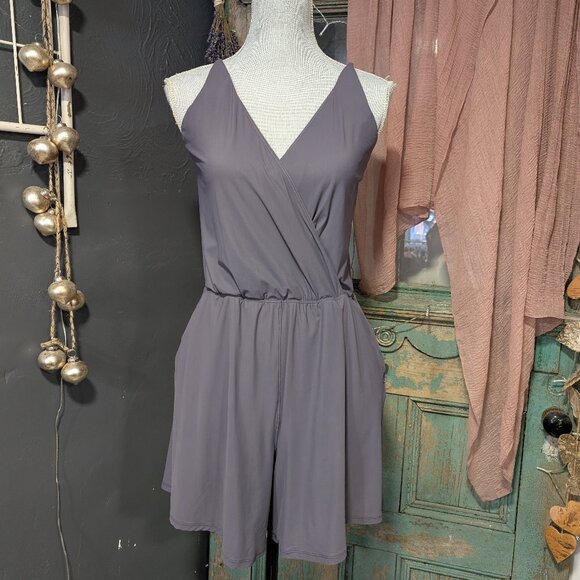 Size 6 Lululemon Monday Best Romper in Moonwalk - Picture 1 of 6